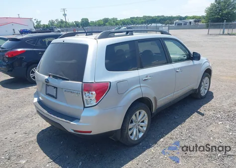 2011 Subaru Forester 2.5X Premium из США, поврежденный, VIN JF2SHADC4BH726106